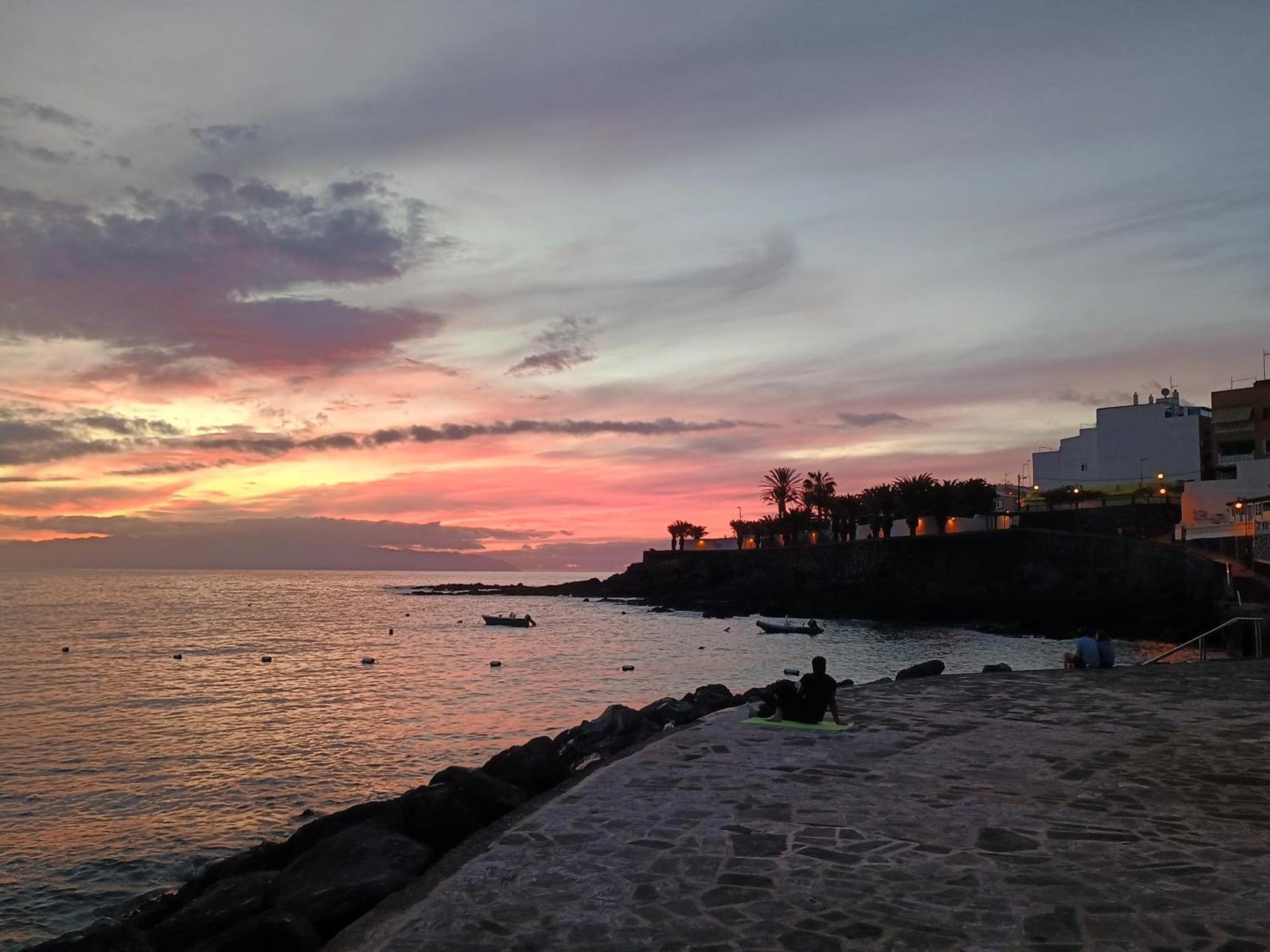 Alcavista - Ac, Fibre Net, 350m To Ocean, Garage, Tv Channels, Sunsets And La Gomera View From Balcony Apartment
