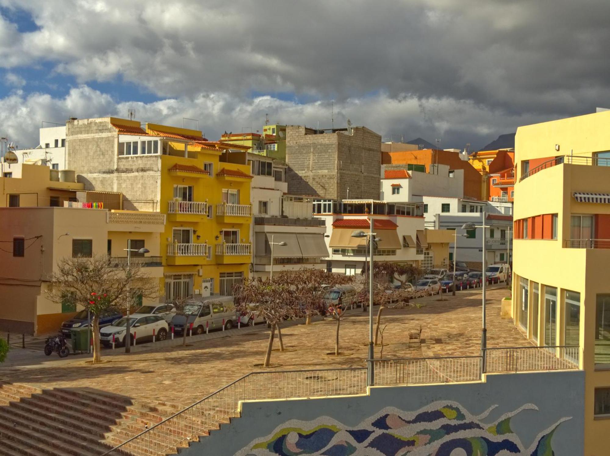Alcavista - Ac, Fibre Net, 350m To Ocean, Garage, Tv Channels, Sunsets And La Gomera View From Balcony Apartment Alcala (Tenerife)